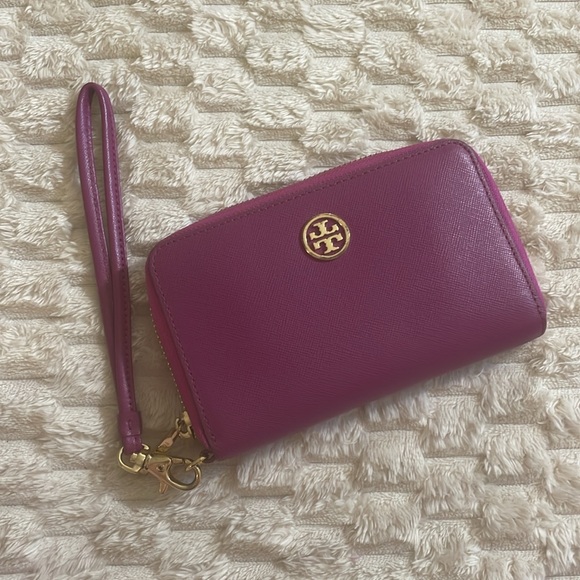 Tory Burch Wallet W/ Wristlet - Picture 4 of 6